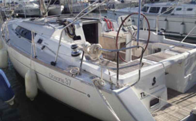 Oceanis 37