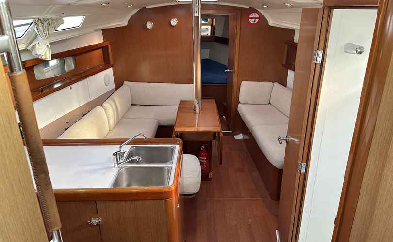 Oceanis 37