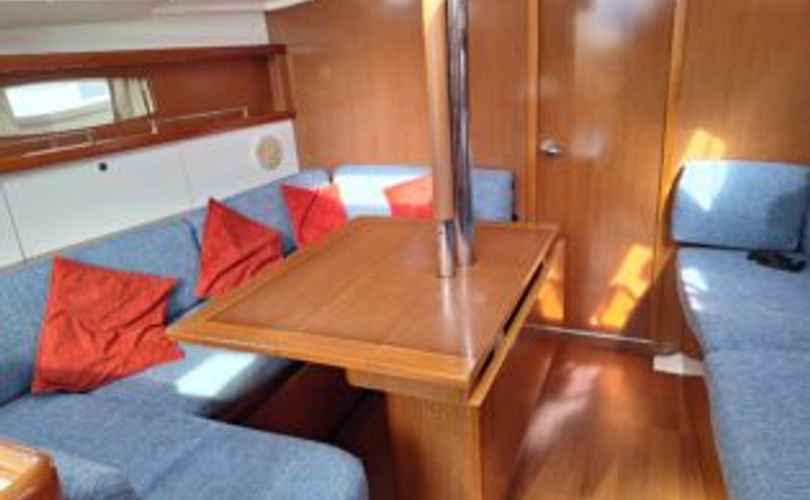 Oceanis 37