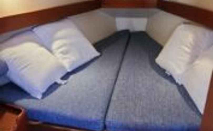 Oceanis 37
