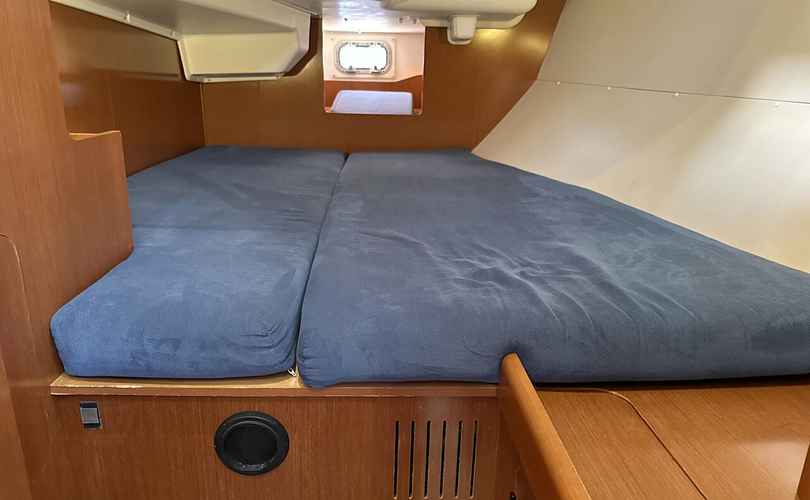 Oceanis 37