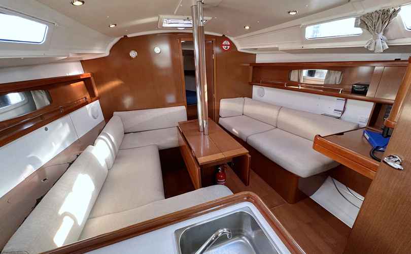 Oceanis 37