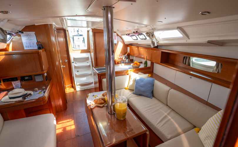 Oceanis 37