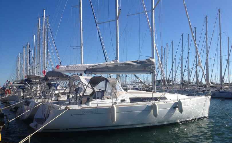 Oceanis 37