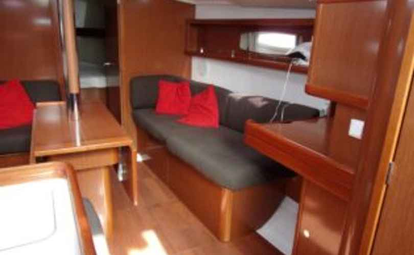 Oceanis 37