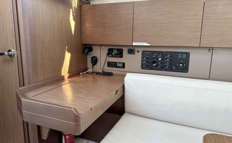 Oceanis 38.1