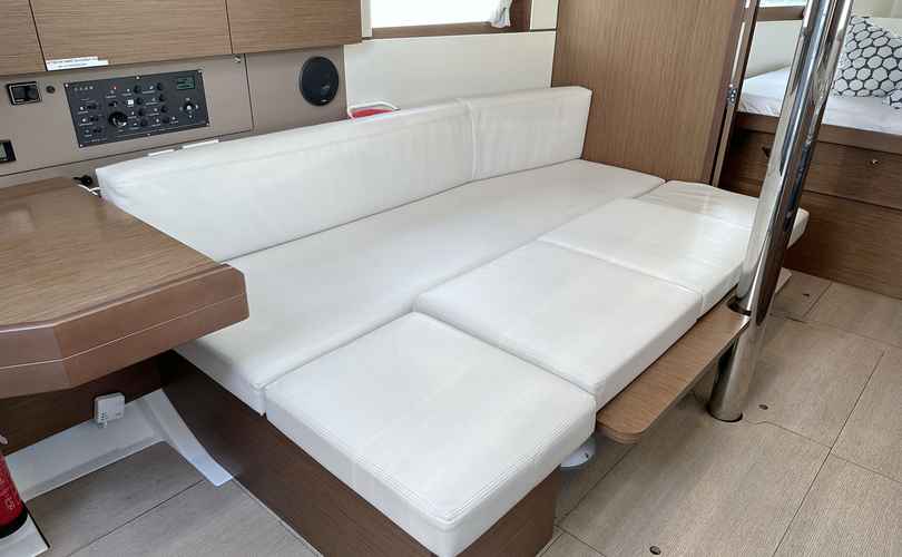 Oceanis 38.1