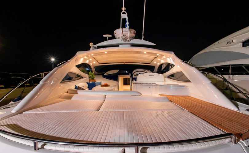 Pershing 52