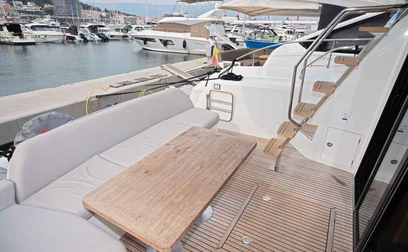 Photo Prestige 420 Fly (2025)