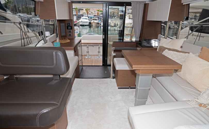 Photo Prestige 420 Fly (2025)