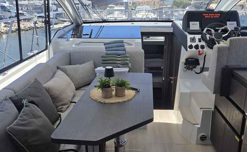 Photo Sealine C335 (2024)