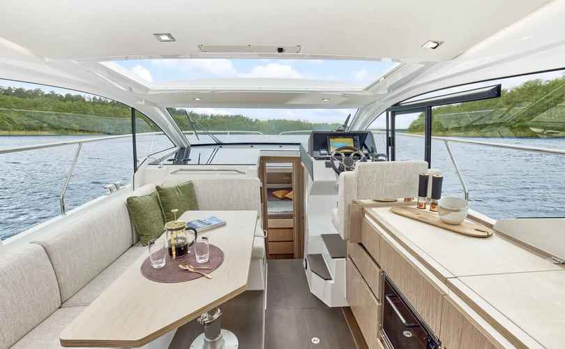 Photo Sealine C335 (2024)