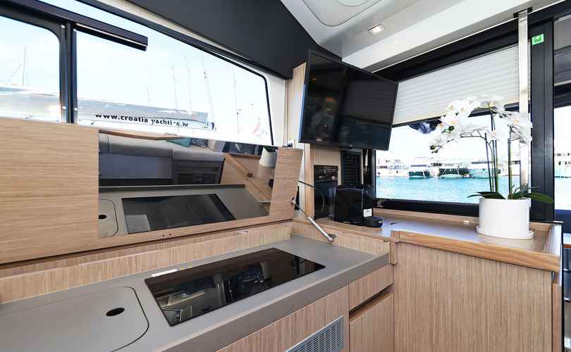 Sealine C390