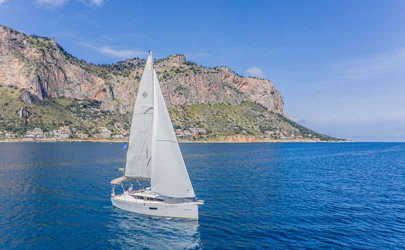 Sun Odyssey 319