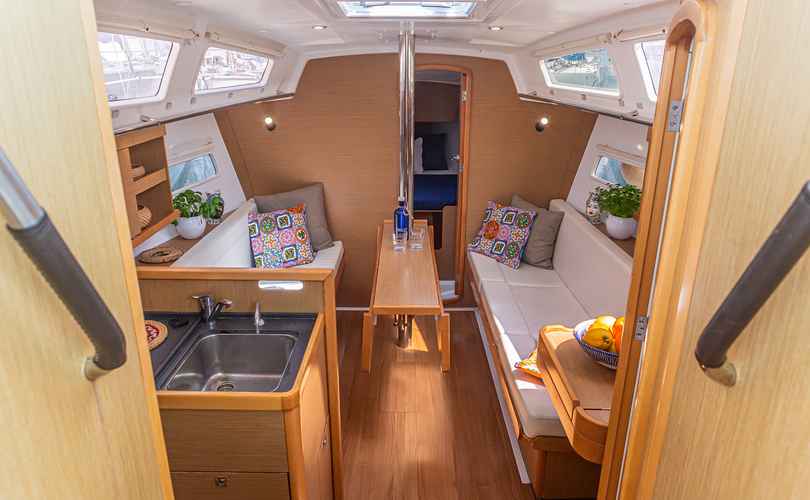 Sun Odyssey 319