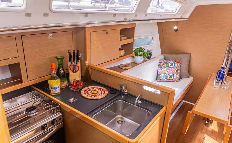 Sun Odyssey 319
