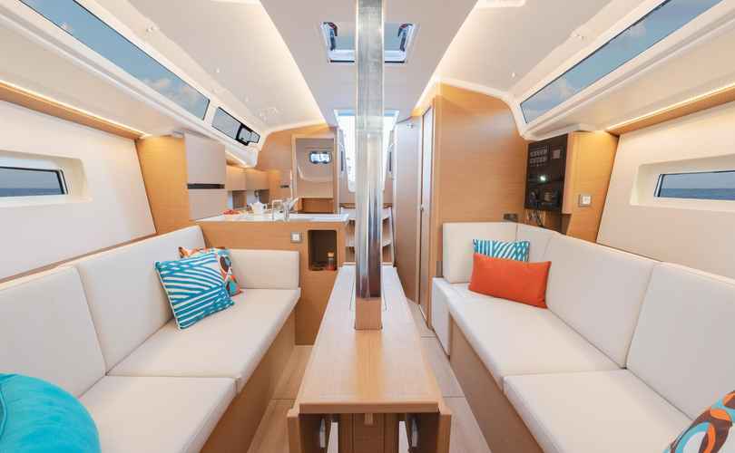 Sun Odyssey 350