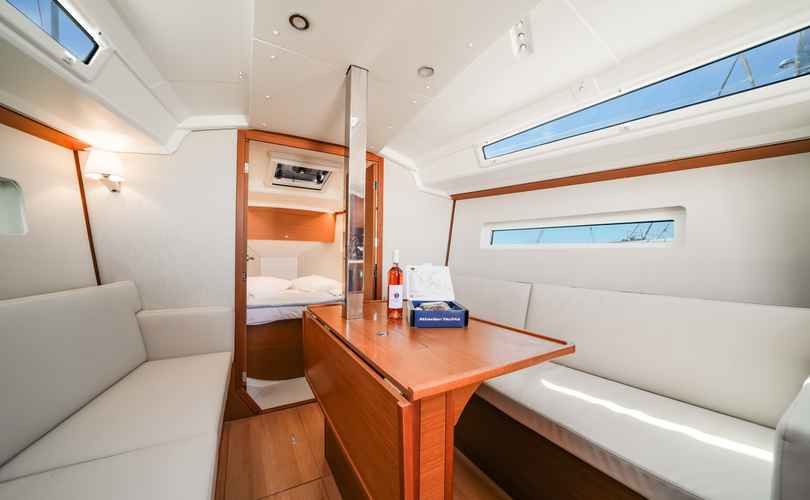 Sun Odyssey 350