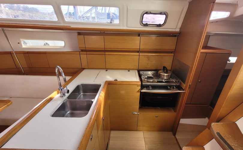 Sun Odyssey 379