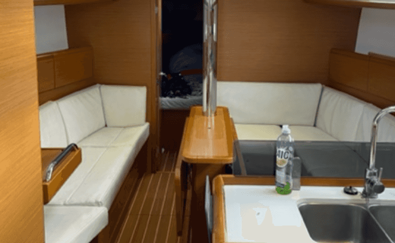 Sun Odyssey 379