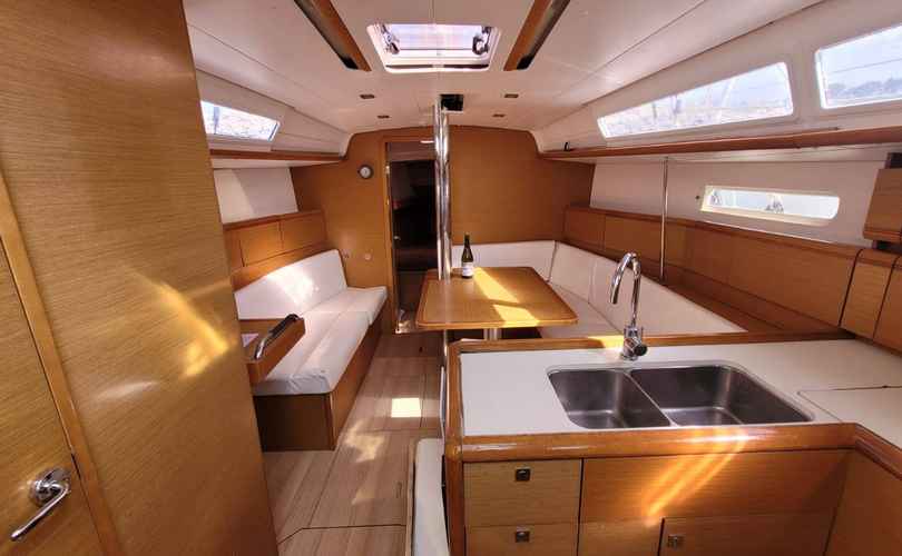 Sun Odyssey 379