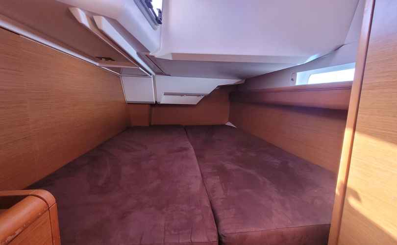 Sun Odyssey 379