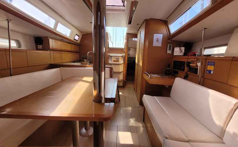 Sun Odyssey 379