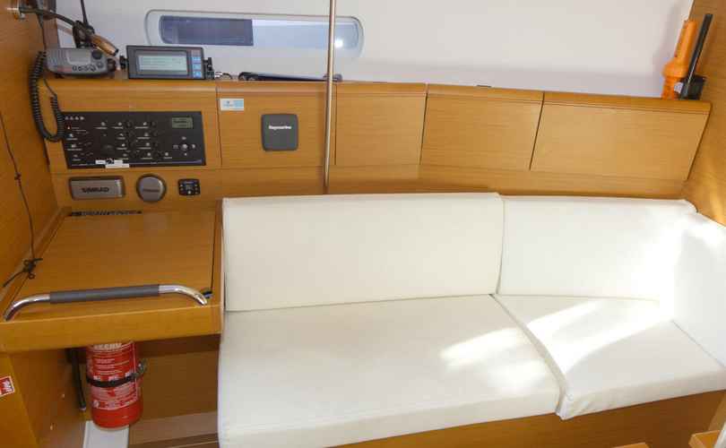 Sun Odyssey 379