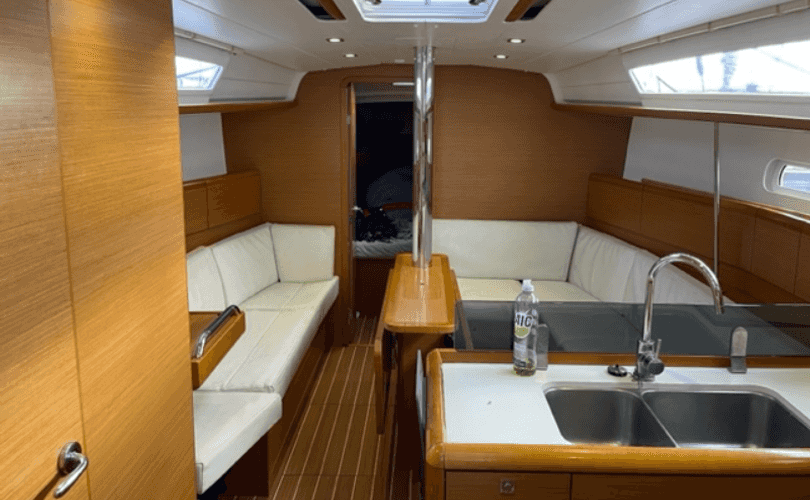 Sun Odyssey 379