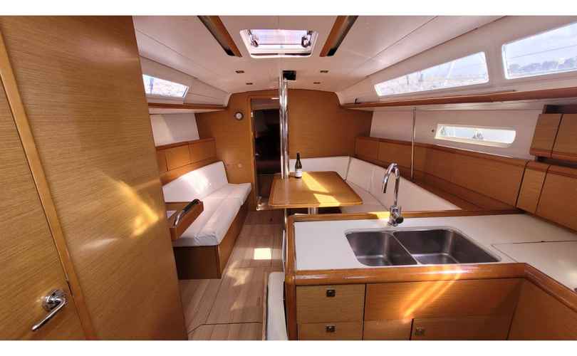 Sun Odyssey 379