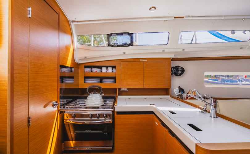 Sun Odyssey 380
