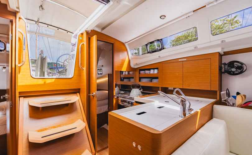 Sun Odyssey 380