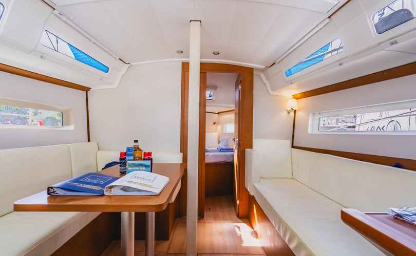 Sun Odyssey 380