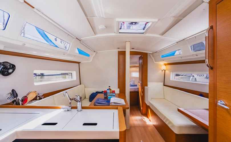 Sun Odyssey 380