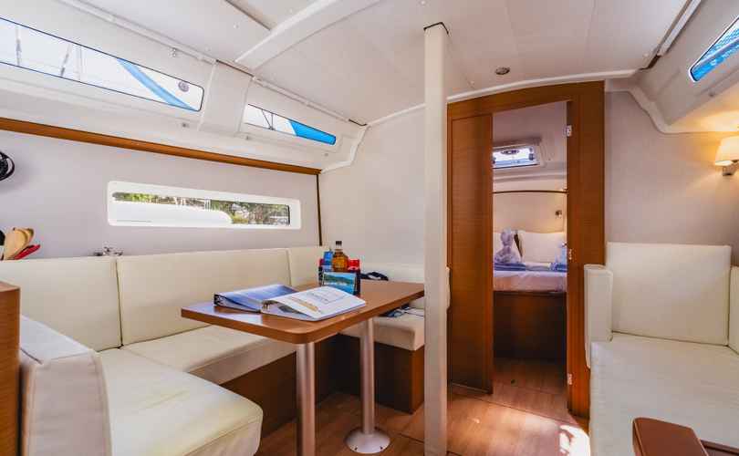 Sun Odyssey 380