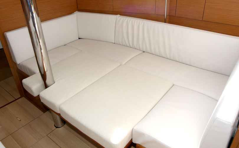Sun Odyssey 389