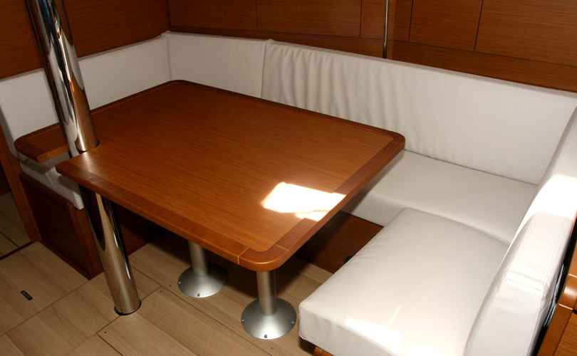 Sun Odyssey 389