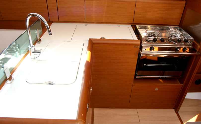 Sun Odyssey 389