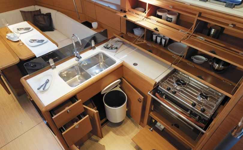 Sun Odyssey 389
