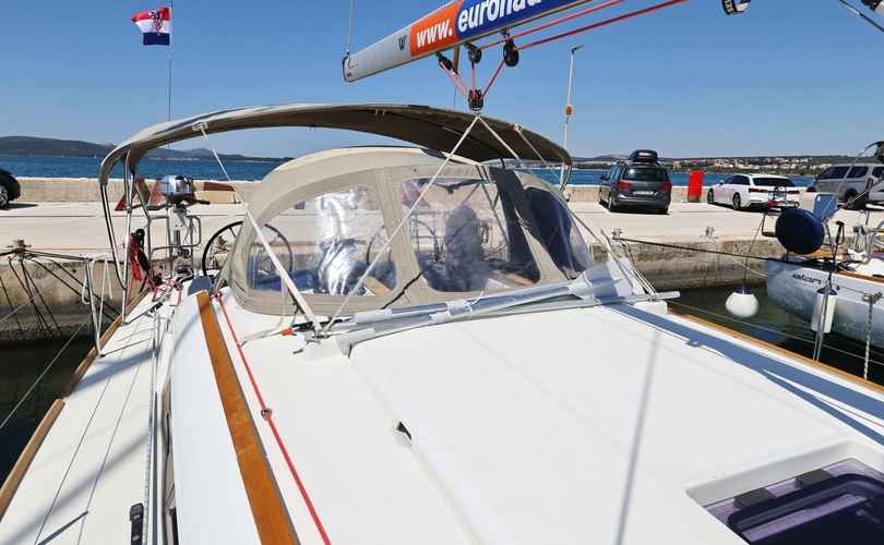 Sun Odyssey 389