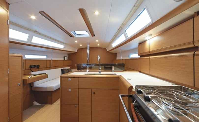 Sun Odyssey 389
