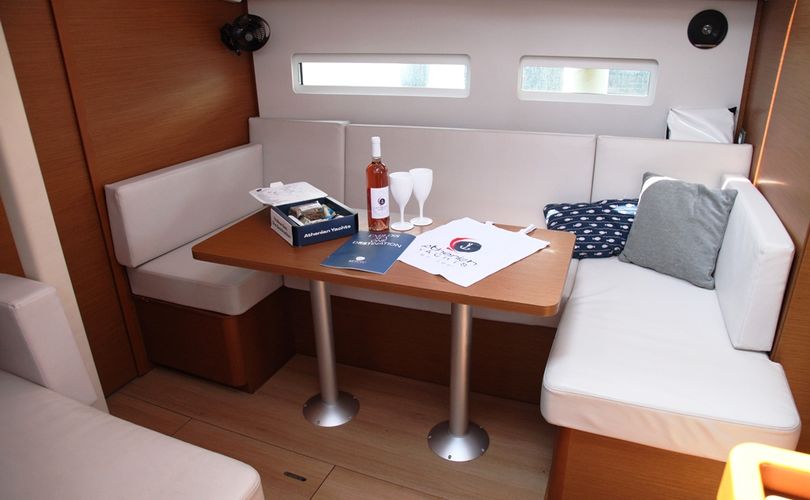 Photo Sun Odyssey 410 (2023)