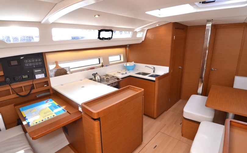 Sun Odyssey 440