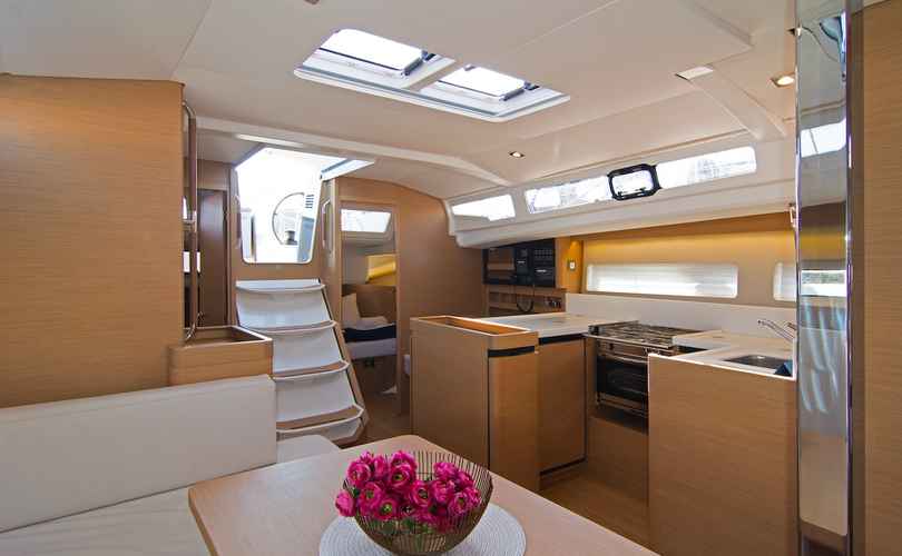 Sun Odyssey 440