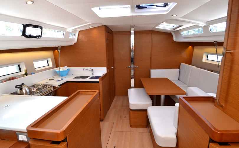 Sun Odyssey 440
