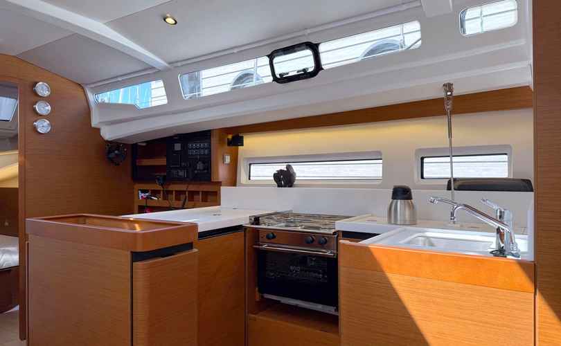 Sun Odyssey 440