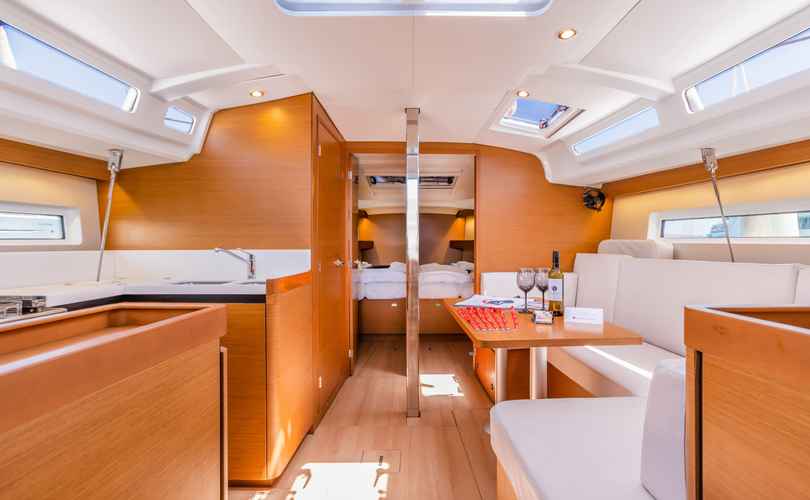 Sun Odyssey 440