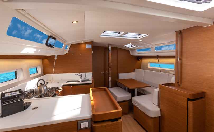 Sun Odyssey 440