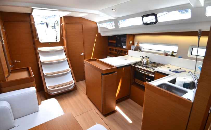 Sun Odyssey 440