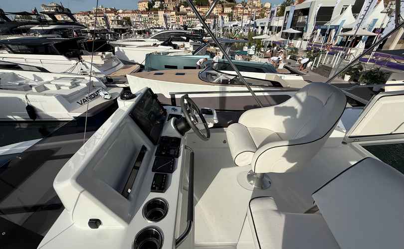 Photo Swift Trawler 37 fly (2026)